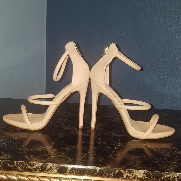 High heels - Picture 2 of 2